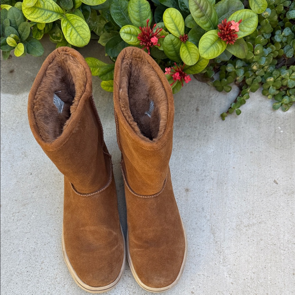 Skechers Tan Suede Fur-Lined Boots Size 8